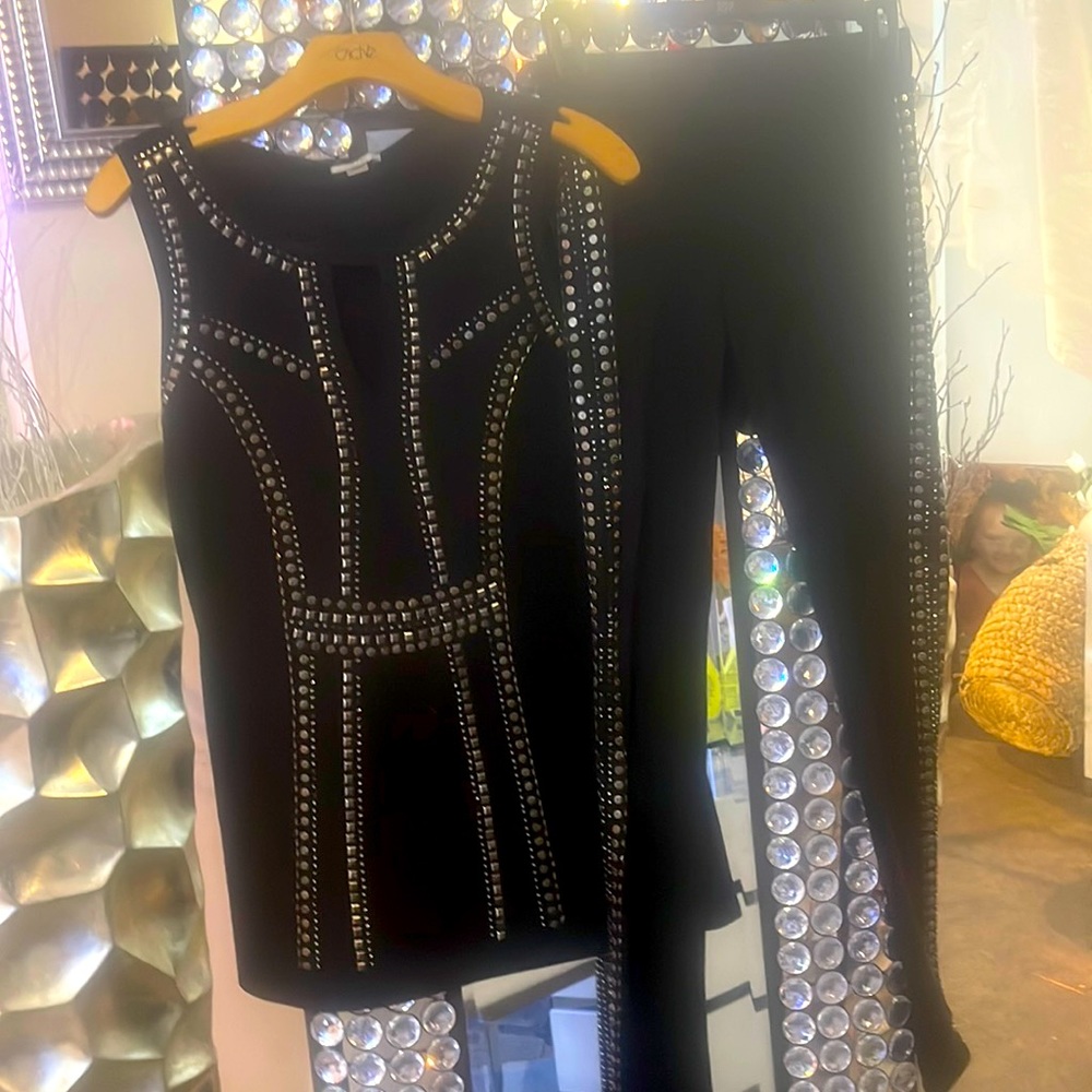 Caché 2 PIECE SET GREAT CONDITION!